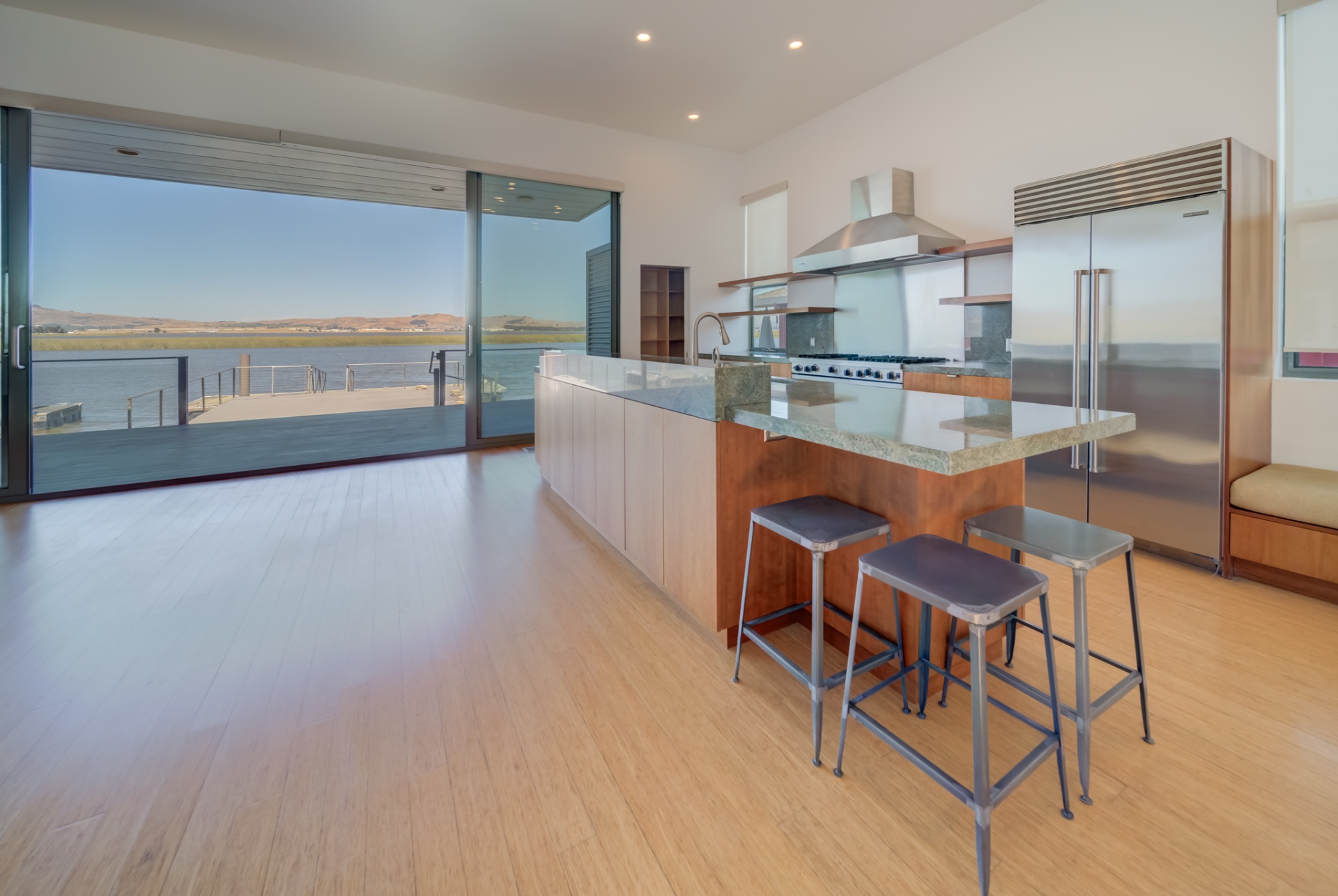Modern kitchen with direct views to the dock and water